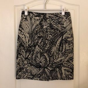 Black/white Loft skirt